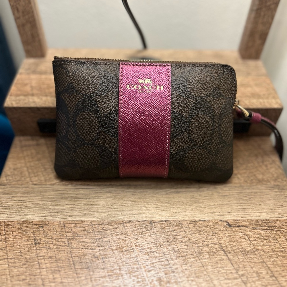 Women’s wristlet
